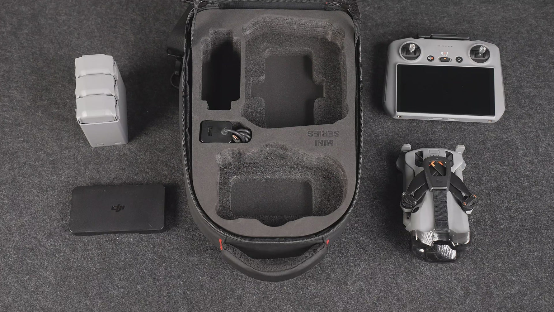 Video preview showing the easy opening mechanism and secure internal buckles of the DJI Mini 5 Pro hard case.